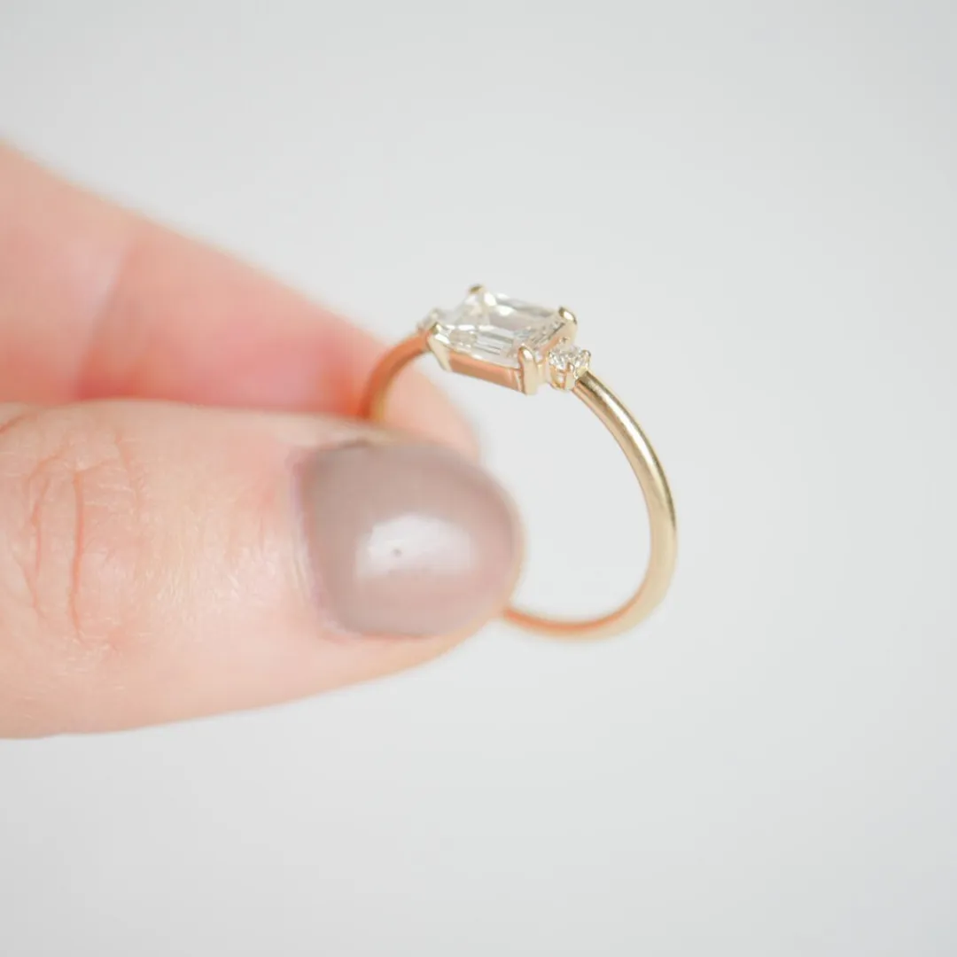 /public/photos/live/emeral moissanite (2).webp